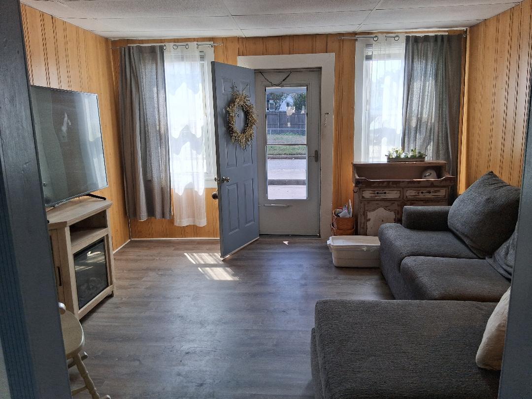 Building Photo - 53 Edgewater ave