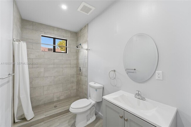 Building Photo - 1393 NW 31st Ave