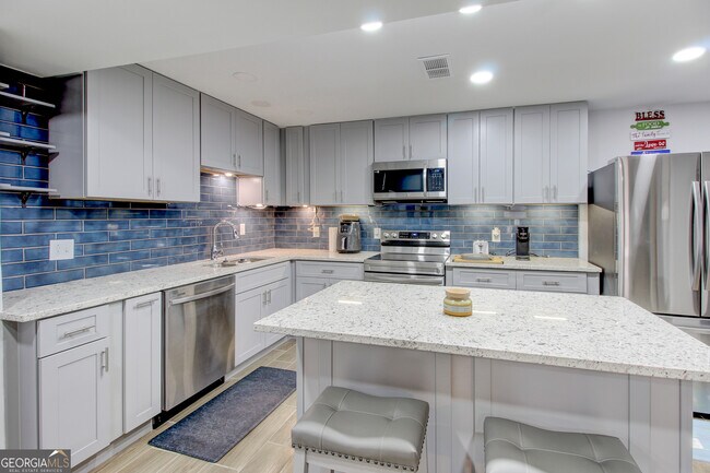 Building Photo - 4915 Lake Forest Dr SE