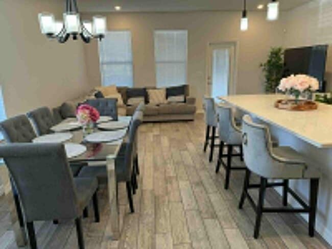 Building Photo - 2877 Bard St