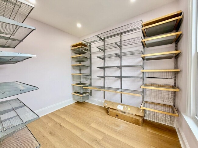 Building Photo - 130 Beach St