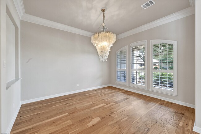 Building Photo - 15222 Hilltop View Dr