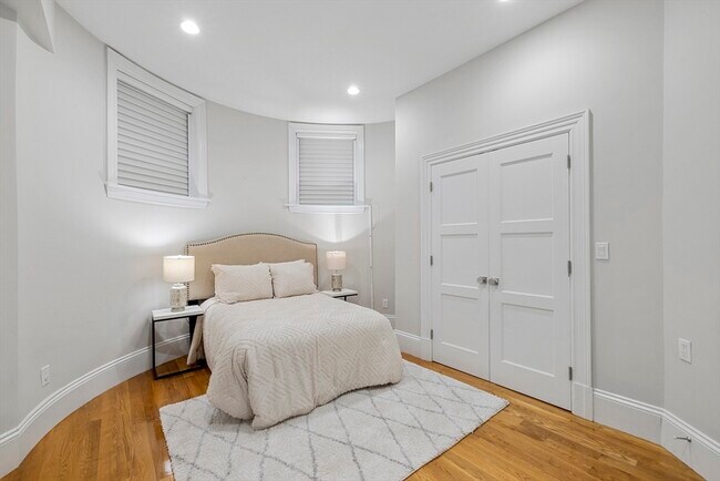 Building Photo - 1248 Beacon St