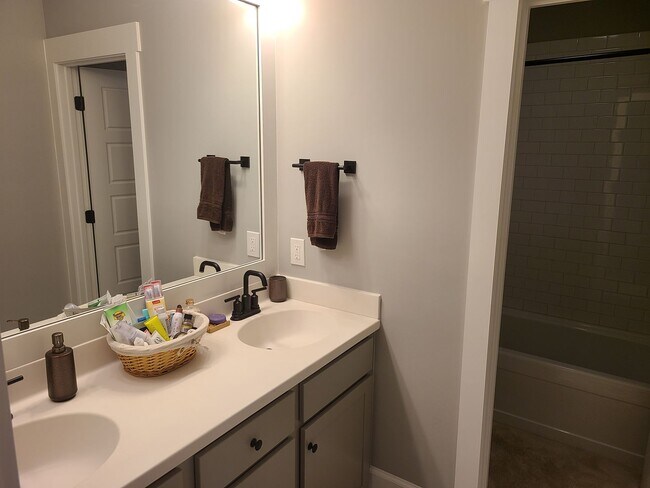 Building Photo - Gorgeous 4 Bedroom, 2.5 bath in Summerhouse community - Holly Ridge