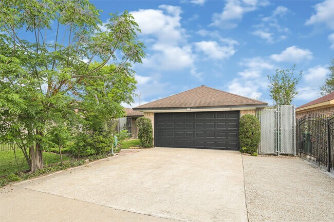 Building Photo - 9208 Carousel Ln