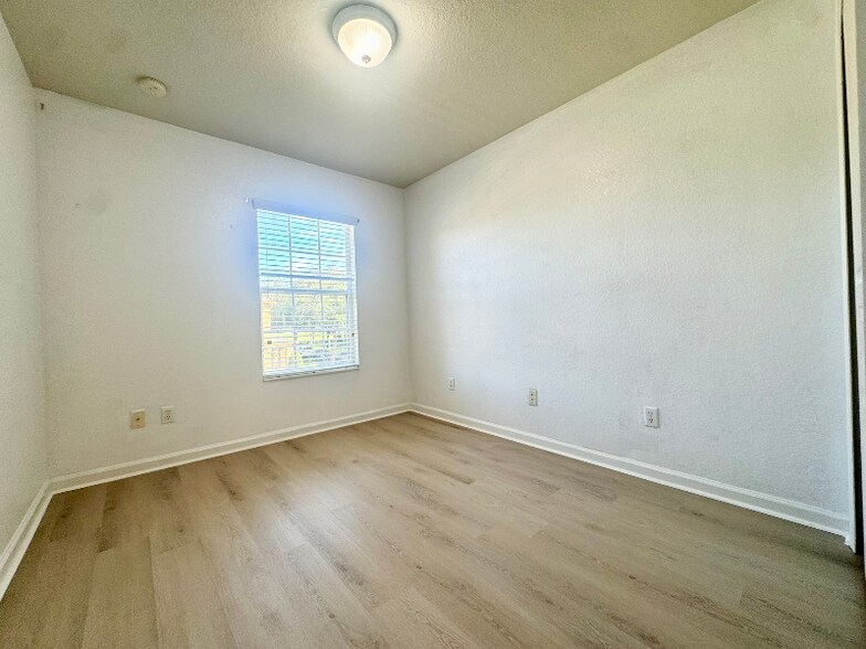 Building Photo - 12974 Vennetta Way