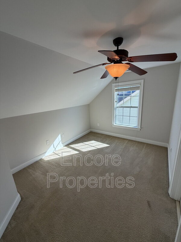 Building Photo - 410 Stranraer Ct