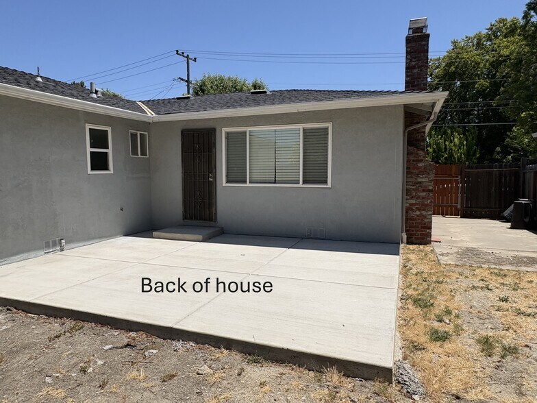 Building Photo - 718 Ruth Dr