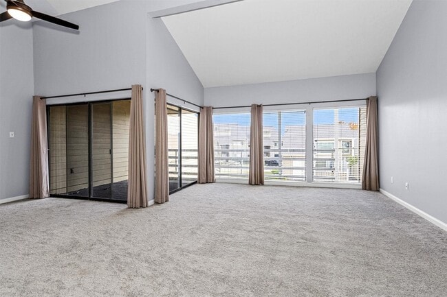 Building Photo - 50 April Point Dr S