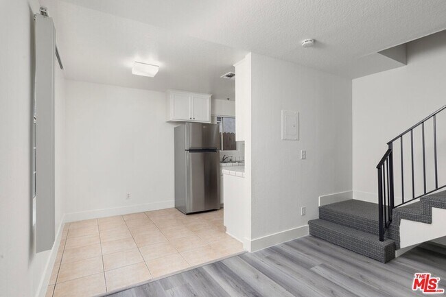 Building Photo - 6616 Sylmar Ave
