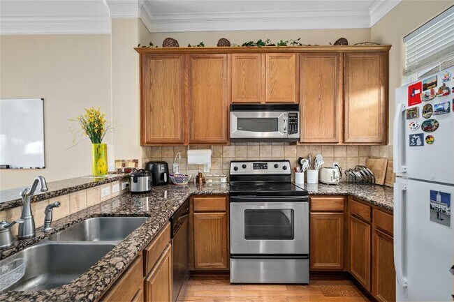 Building Photo - 9008 Bayview Cove Dr