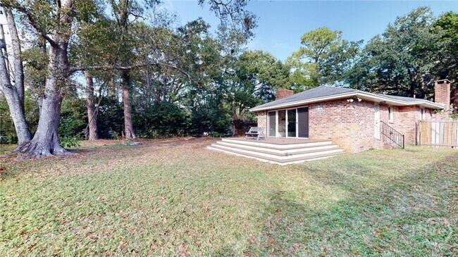 Building Photo - 329 Oxford Dr