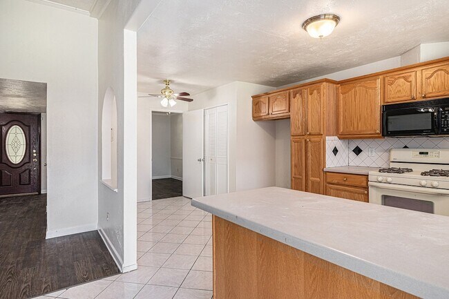 Building Photo - 1814 Addington Dr