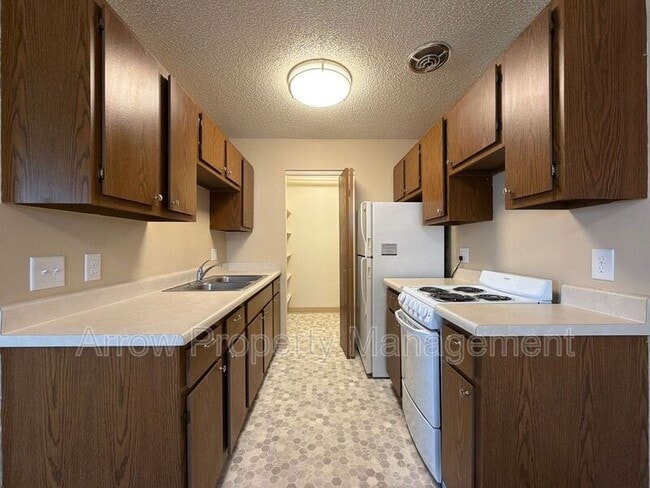 Building Photo - 11141 N 137