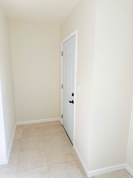 Building Photo - 7000 Hibiscus Ave S