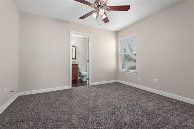 Building Photo - 1420 Holleman Dr