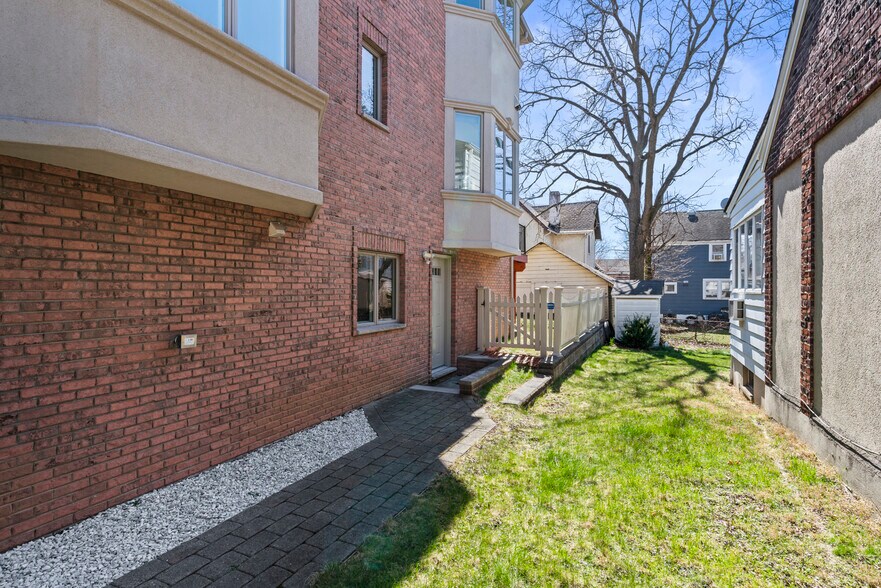 Building Photo - 80 Liberty Pl