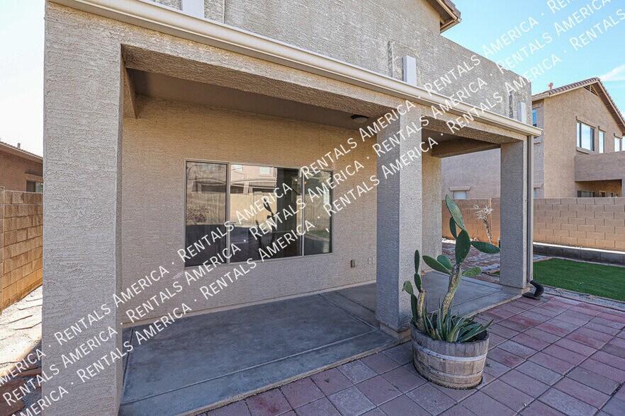 Building Photo - 8818 W Hilton Ave