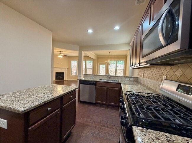 Building Photo - 6215 Crested Moss Dr