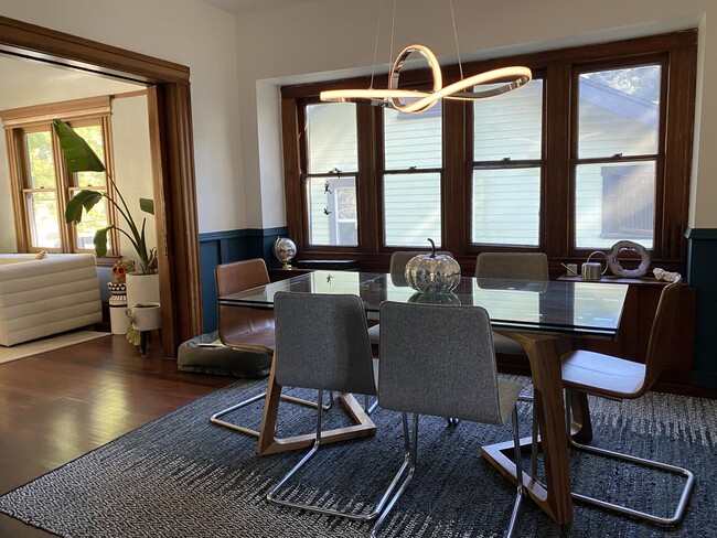 Shared Dining Room - 13514 Bailey St