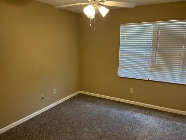 Building Photo - Cedar Chase - 3 Bedroom available August 2...