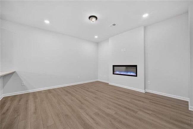 Building Photo - 58 Jacobs Farm Ln