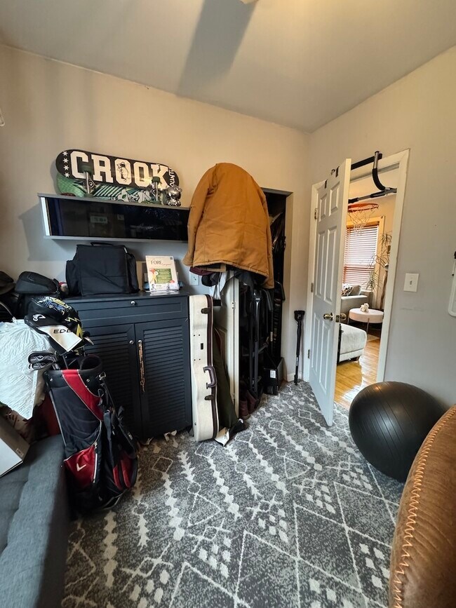 Building Photo - 2315 N Greenview Ave