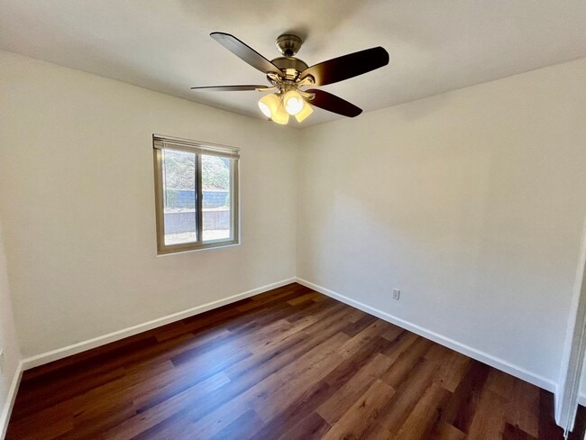 Building Photo - Beautiful 3B 2BA Home in Paradise Hills