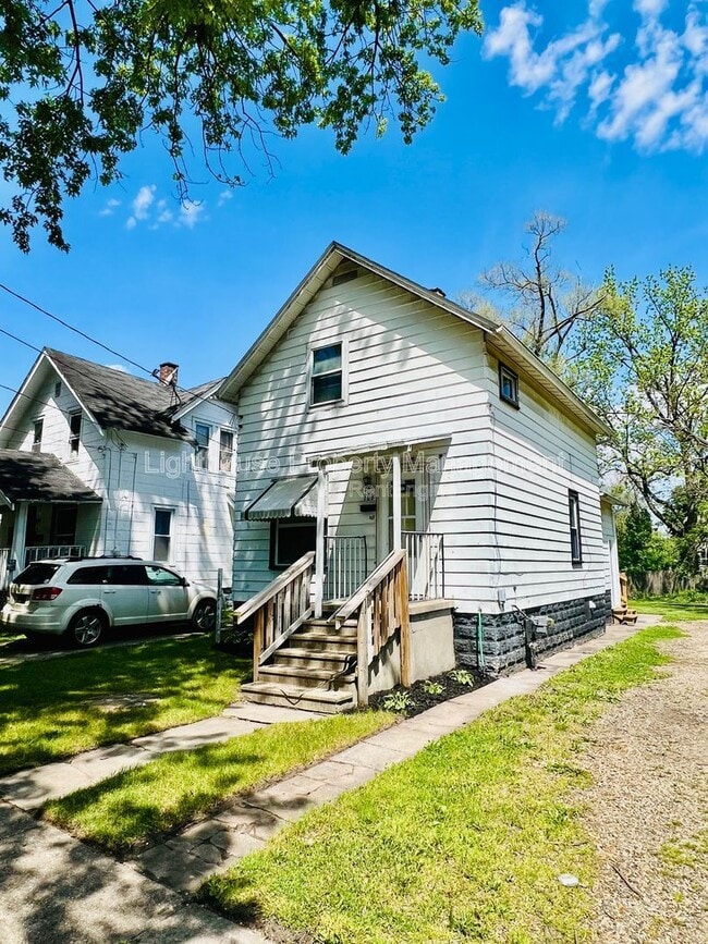 Building Photo - 708 Elizabeth St