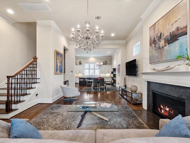 Building Photo - 249 E 27th St