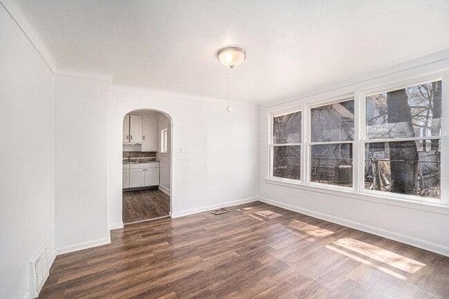 Building Photo - Single-Family Home - 4 Bedroom, 1 Bathroom