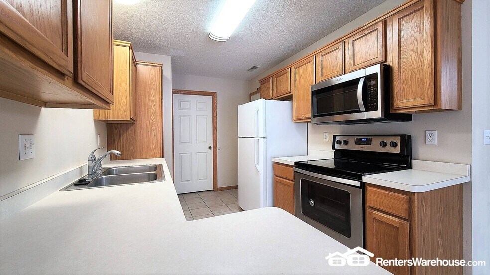 Building Photo - 637 Meadow Ln