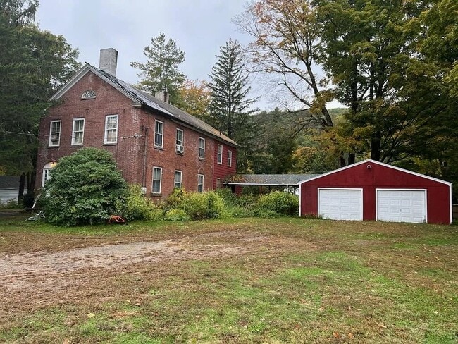 Building Photo - 363 Main St