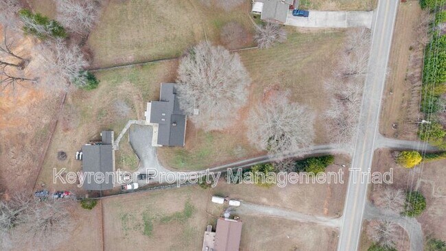 Building Photo - 3959 Lewiston Rd