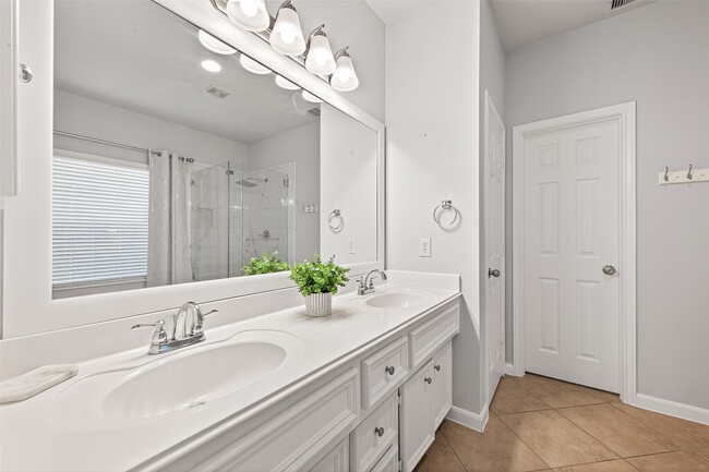 Building Photo - 8858 Distant Woods Dr