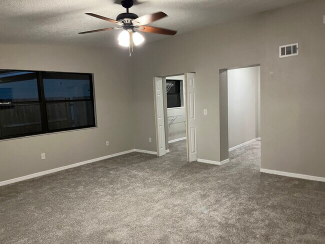 Building Photo - 6030 Wateredge Dr S