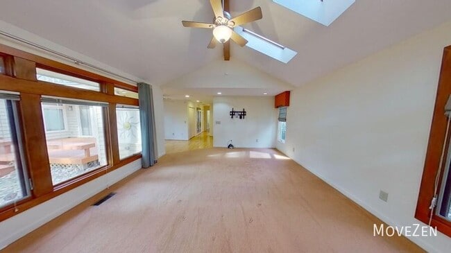 Building Photo - 2323 Ridgefield Dr