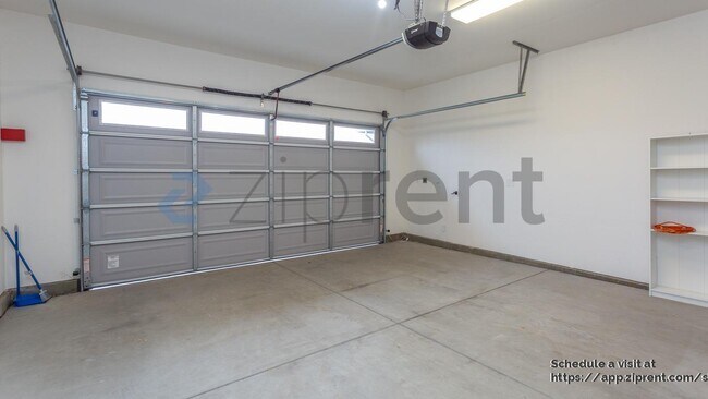 Building Photo - 1313 Crestview Ct