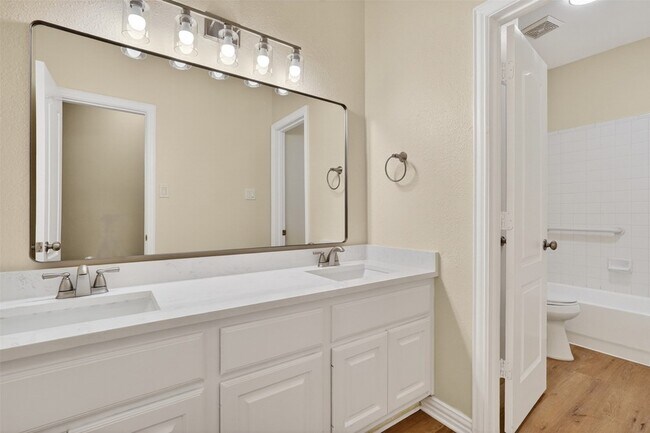 Building Photo - 6864 Bushnell Dr