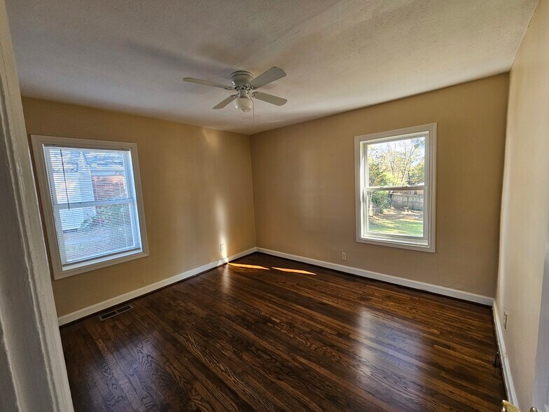 Building Photo - 1780 Crestridge Dr SE