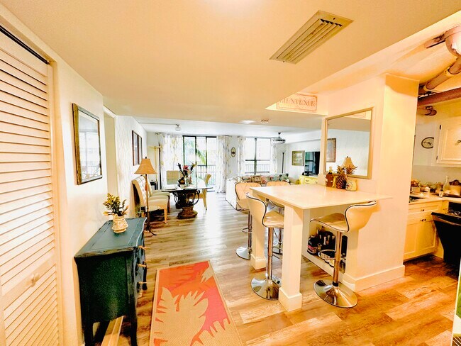 Building Photo - 1800 Collins Ave