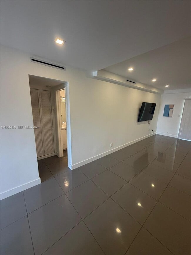 Building Photo - 13105 Ixora Ct