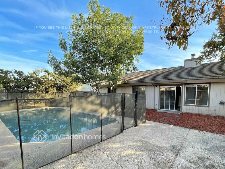 Building Photo - 239 Sterling Grove Dr