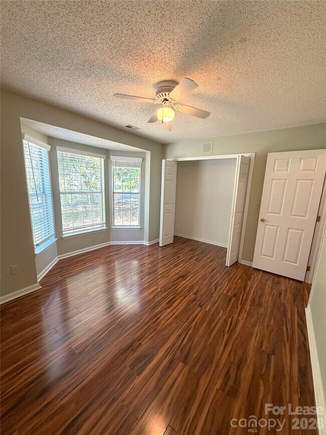 Building Photo - 900 Gretna Green Dr
