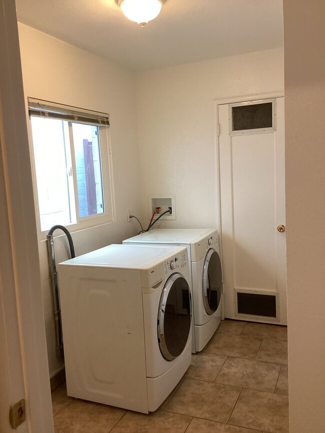 Building Photo - Very Nice One Bedroom Home Now Available In Gustine