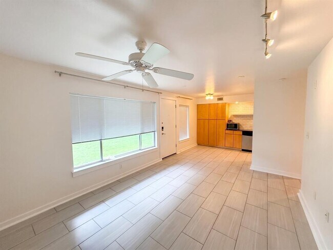 Building Photo - 2200 Dickson Dr