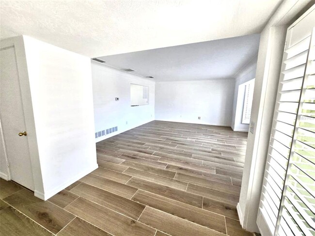 Building Photo - 502 Palm Dr