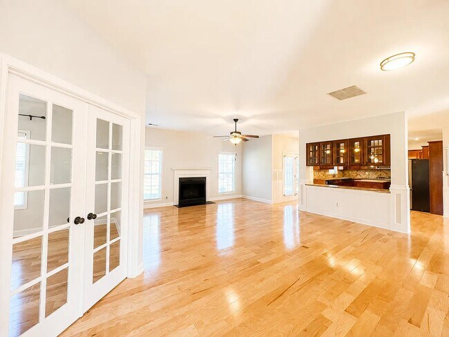 Building Photo - 10 Lynell Pl