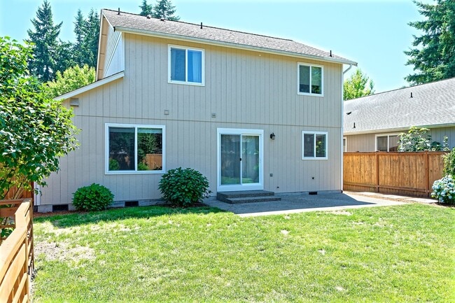 Building Photo - 4 Bedroom Home