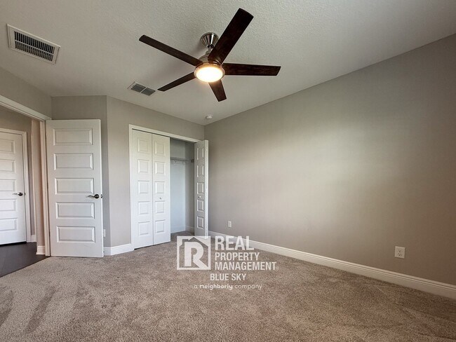 Building Photo - 10320 Stallion Flds Wy